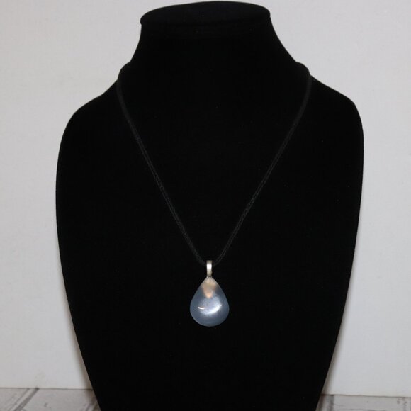 Beautiful black cord necklace with natural stone pendant 20-21" - Picture 5 of 5